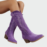 Elena - Botas Bordadas Occidentales en Ante Marrón de Moda