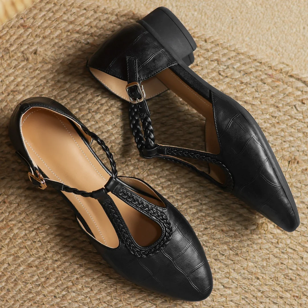 Greta – Zapatos de piel con tira en T y detalle trenzado
