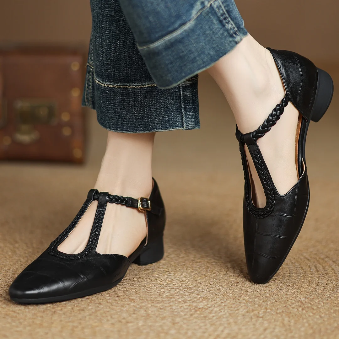 Greta – Zapatos de piel con tira en T y detalle trenzado