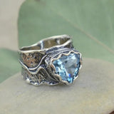 Anillo antiguo en plata y cristal azul