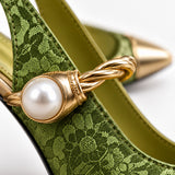 Cayetana: zapatos destalonados con perla, color verde, detalle