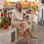 Cayetana: zapatos destalonados con perla, color verde, look puesto en el Albaicín de Granada
