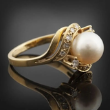 Anillo Elegante con Margarita y Brillante Oro