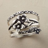Anillo Retro de Plata con Flores en Capas