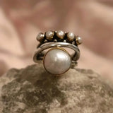 Anillo Retro con Corona en Plata y Perlas