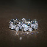 Anillo retro con diamantes redondos y marquesa
