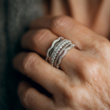 Anillo retro con zirconia en capas