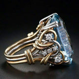 Anillo retro dorado con capas de zirconia azul