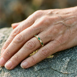 Anillo retro de oro rosa con zirconia verde