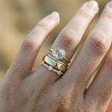 Conjunto de anillos retro en oro con circonita