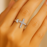Anillo ajustable de plata retro cruz "Amor"