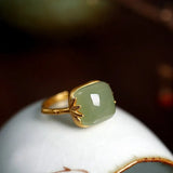 Anillo retro ajustable en oro con jade verde