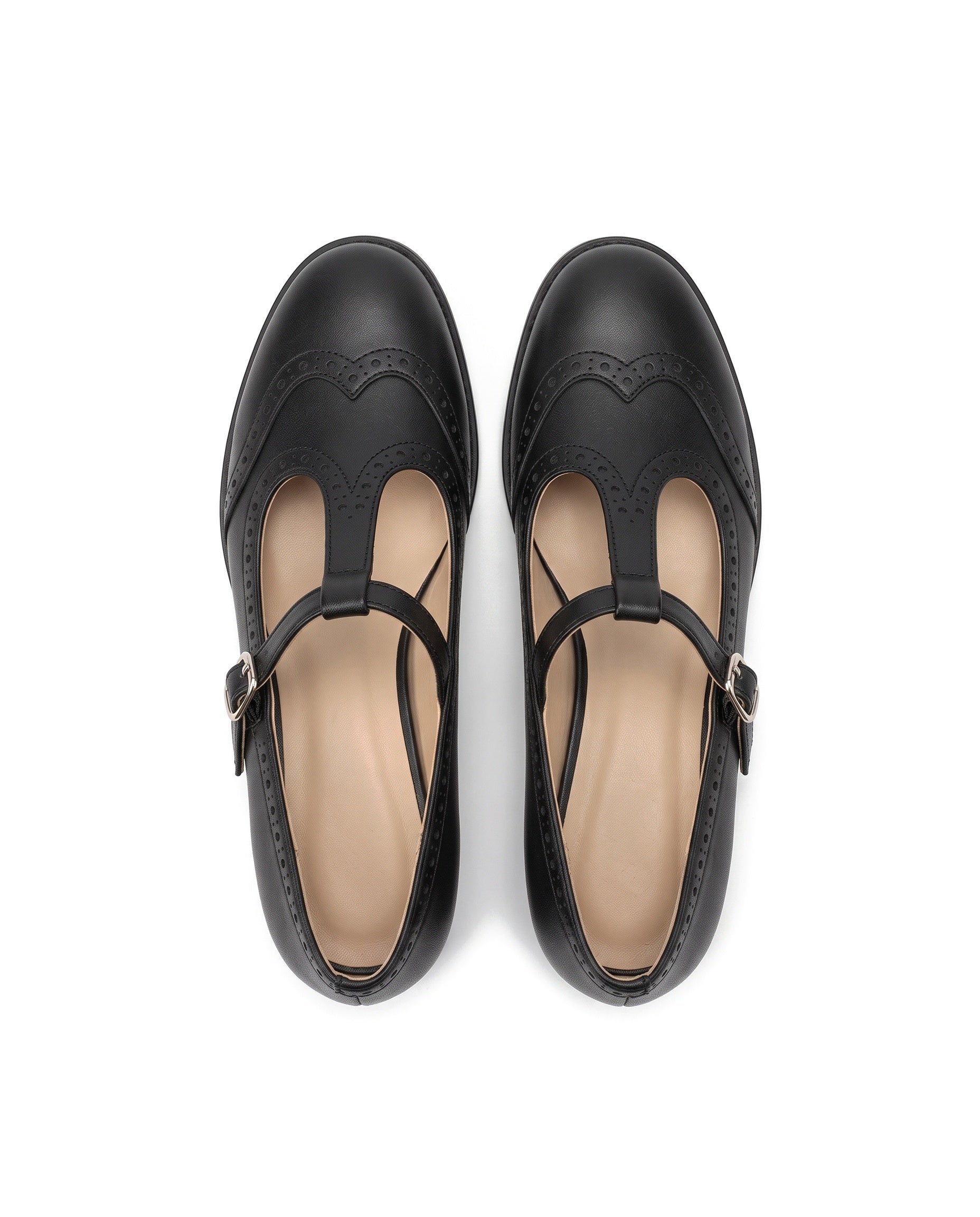 Susana: zapatos tira en t brogue, color negro, vista cenital del par