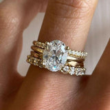 Conjunto de anillos brillantes con zirconia retro