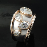 anillo vintage chapado en oro con incrustaciones de circonio