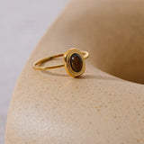 Anillo vintage en oro con piedra preciosa marrón