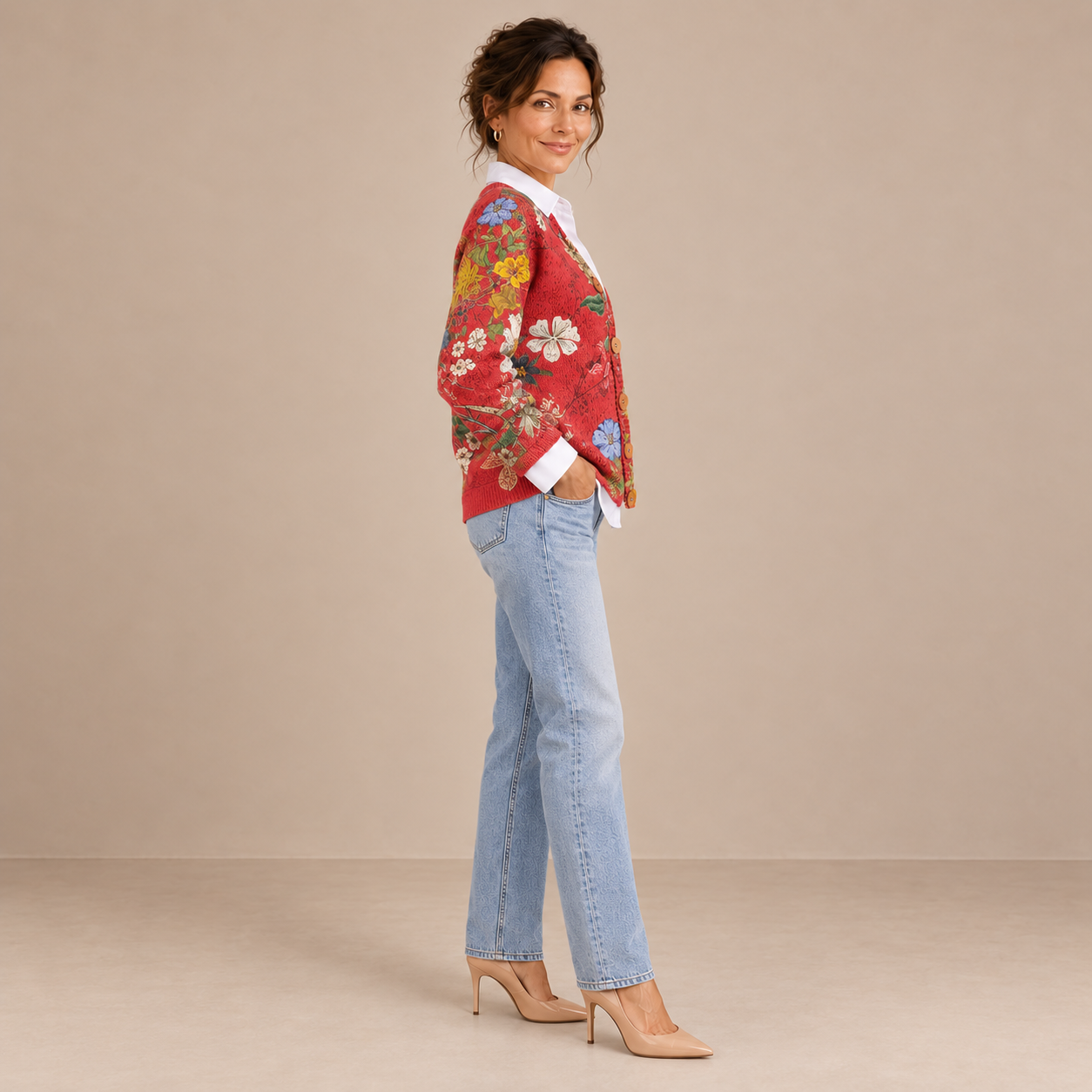 Carmen – Cárdigan de Punto Rojo con Flores - perfil