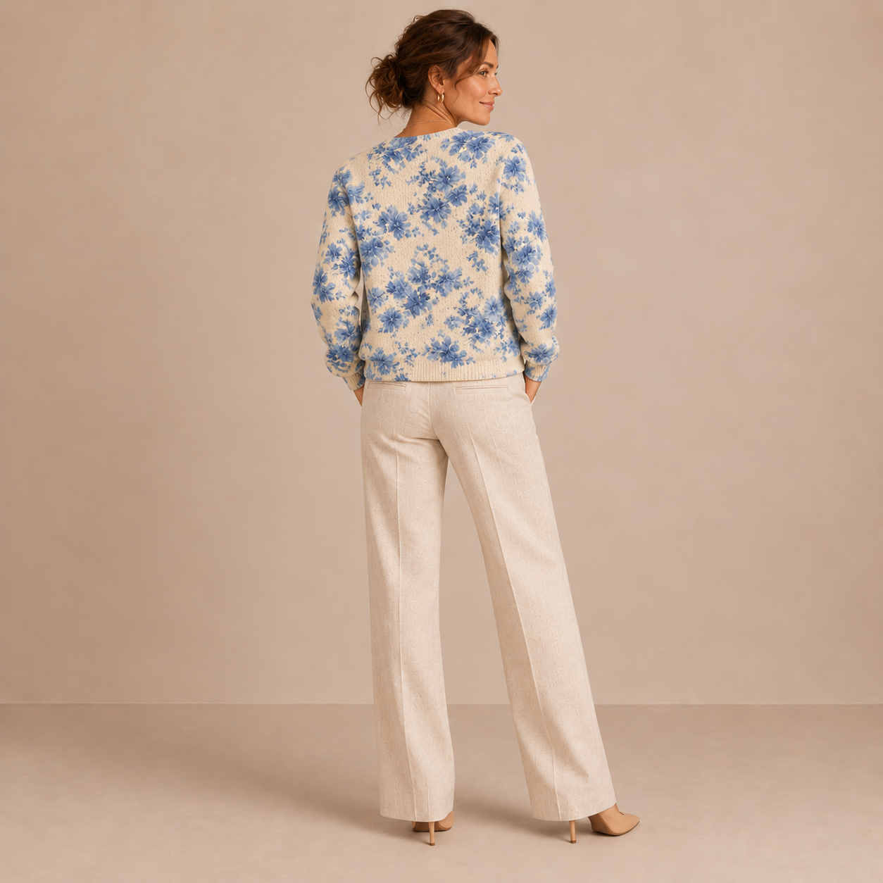 Inés – Cárdigan de Punto Floral Azul y Crema - espalda