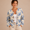 Inés – Cárdigan de Punto Floral Azul y Crema - primer plano