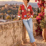 Carmen – Cárdigan de Punto Rojo con Flores - en Granada 2