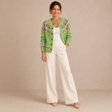 Vera – Cárdigan de Punto Verde con Flores - frente